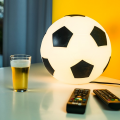 Luminária de Mesa Decorativa Bola de Futebol Preto Usare 110/220v