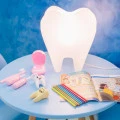 Luminária de Mesa Decorativa Dente Usare 110/220v